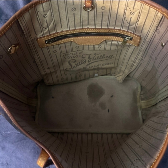 Louis Vuitton MM Neverfull - Picture 9 of 11